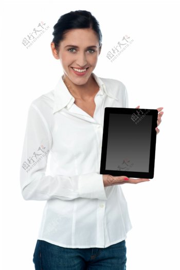 展示平板电脑的美女图片