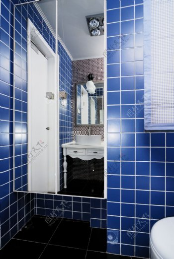蓝色卫生间镜子设计图