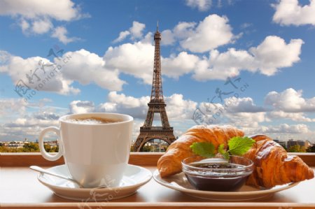 埃菲尔铁塔与咖啡面包图片