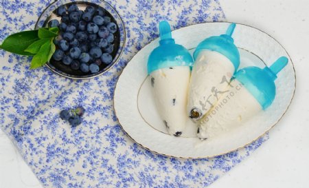 蓝莓与冰淇淋图片