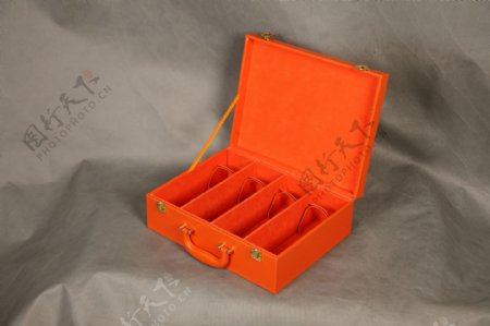 高档桔色皮制酒盒外包装礼品盒打开图片