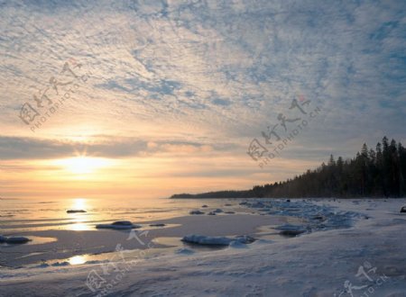河岸冬景图片