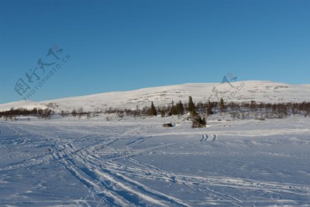 雪地山坡图片