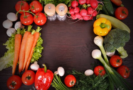 木板上的蔬菜图片