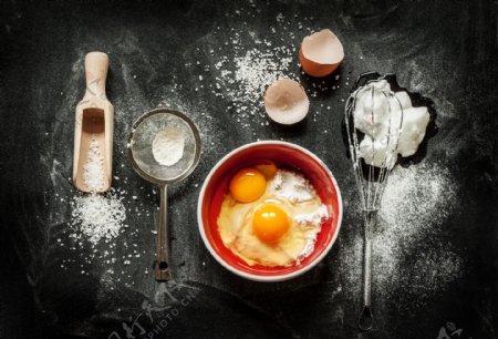 烘焙材料面粉与鸡蛋图片