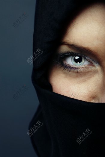 蒙面纱的阿拉伯女人图片