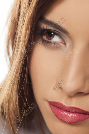 美女的红唇与大眼睛图片