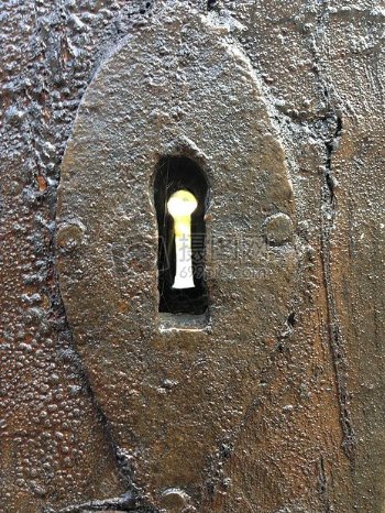 墙壁上的钥匙孔