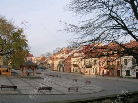 小城镇的广场