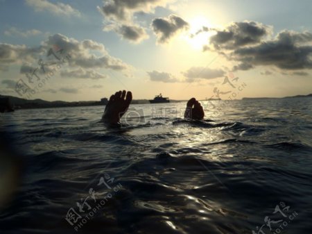 漂浮于地中海