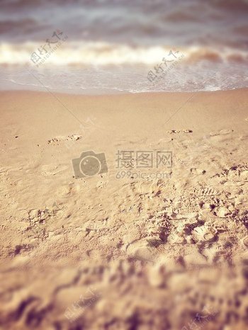 清晰的海滩脚印