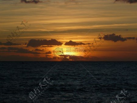 夕阳下的海洋