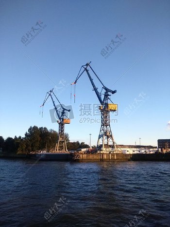 汉堡港口的大型起重机