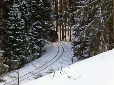 冬季的窄轨火车