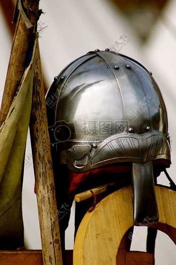 中世纪战斗头盔