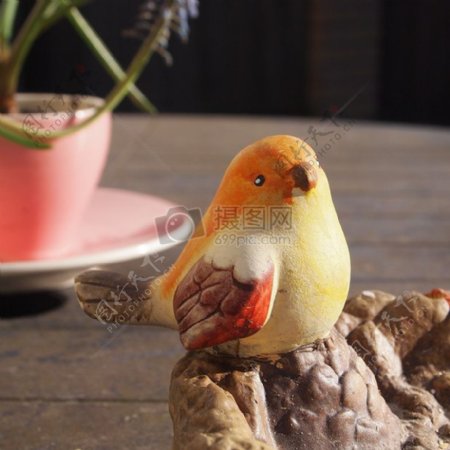 一支陶瓷小鸟