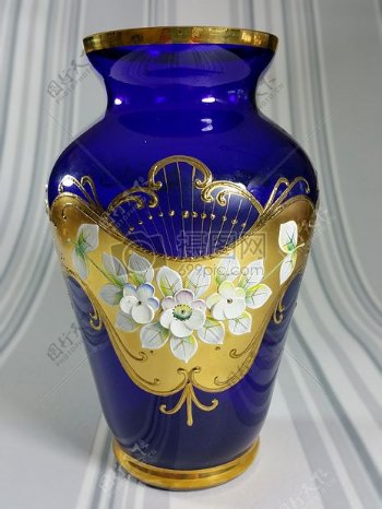 宝蓝色的花瓶