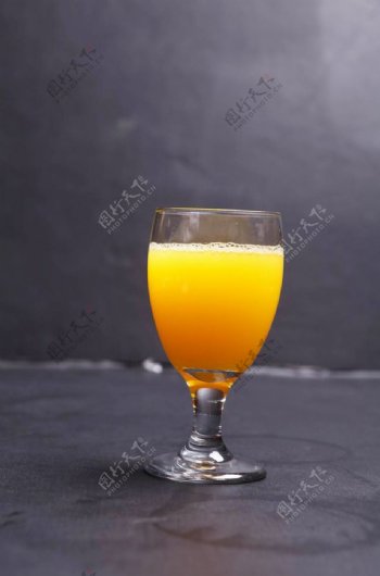 鲜榨芒果果汁