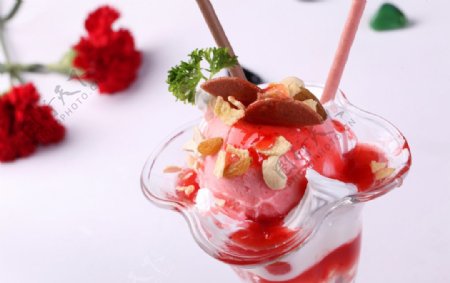 草莓冰淇淋草莓冰激凌