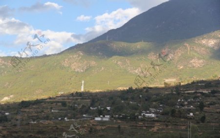 香格里拉山村