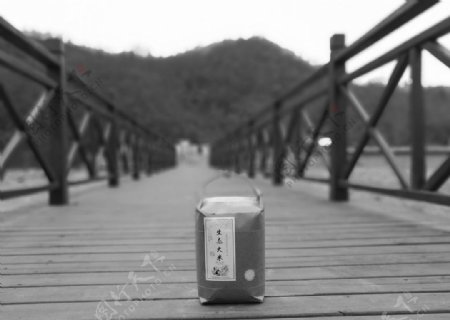 木桥上的生态大米