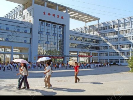 中国高校在校生2010年将达3000万毛入学率25
