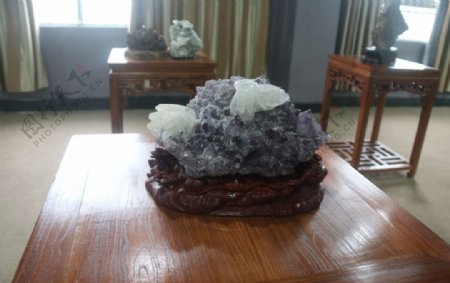 矿物晶石