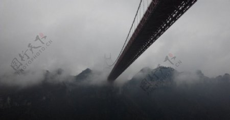 雾中矮寨桥