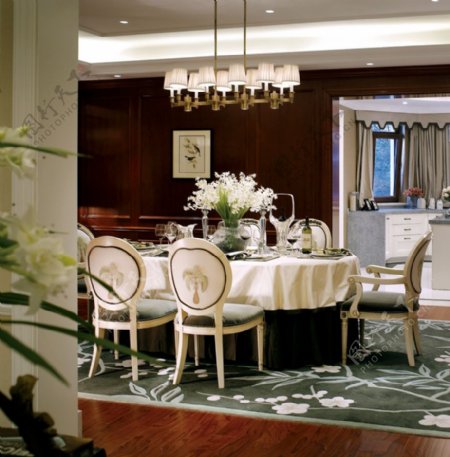 中式轻奢客厅墨绿地毯室内装修效果图