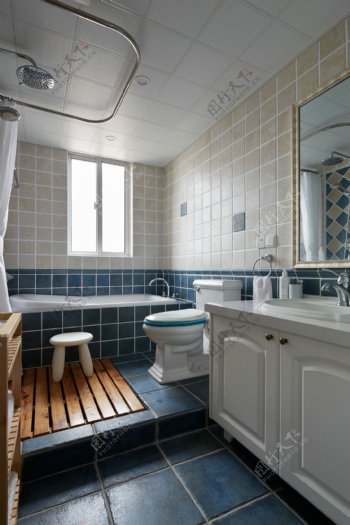 现代简约浴室浴缸窗户装修效果图