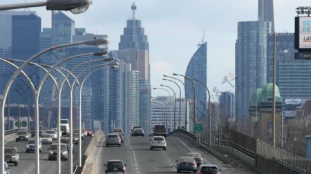 繁忙的高速公路进入多伦多