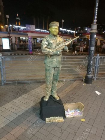 香港街边的活体雕塑美国大兵