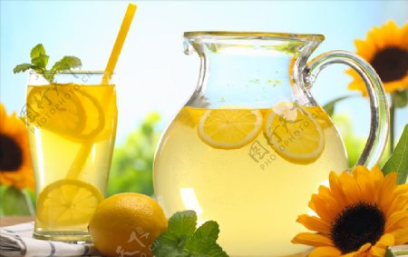 清新健康的柠檬水