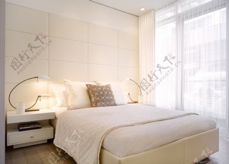 现代清新温柔卧室白色薄纱窗帘室内装修图