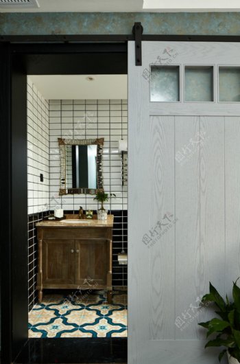 现代时尚卫生间瓷砖背景色室内装修效果图