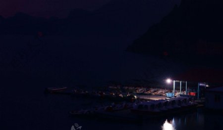 夜色下的码头风景