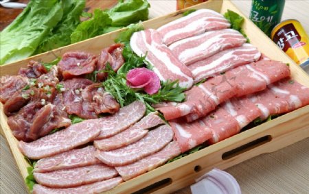 韩式火锅猪肉拼盘
