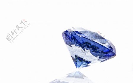 晶莹的蓝色钻石