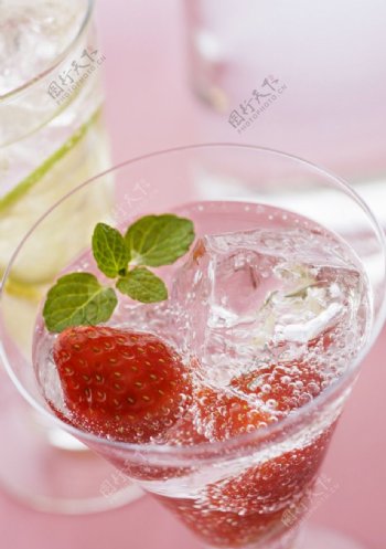 草莓冰饮