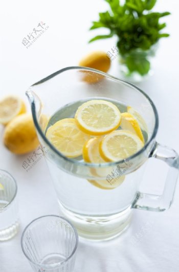 柠檬柠檬水玻璃饮料夏天