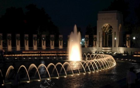 夜色下的喷泉美景