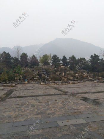 雨天的公园风景