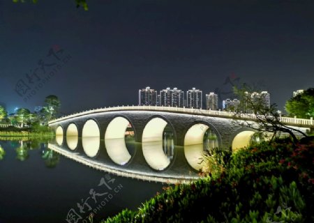 南湖公园七孔桥夜景