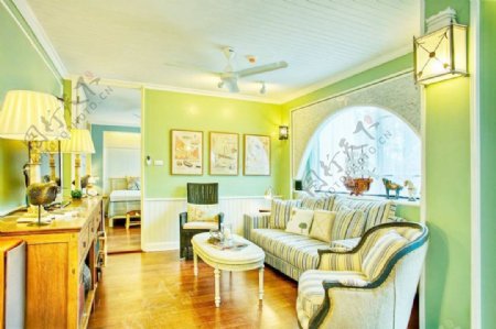 地中海风格客厅沙发挂画家居装修效果图