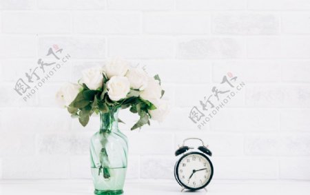 白玫瑰和闹钟