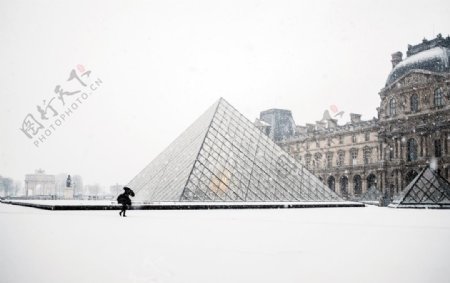 冬日里的卢浮宫