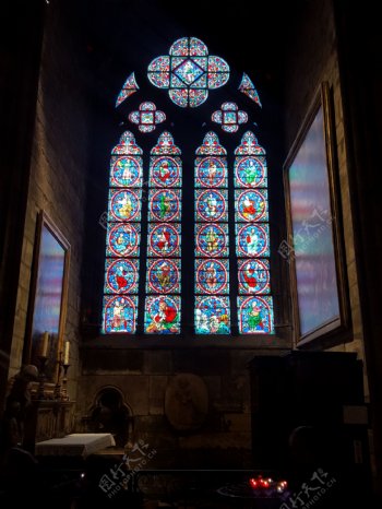 巴黎圣母院的艺术花窗