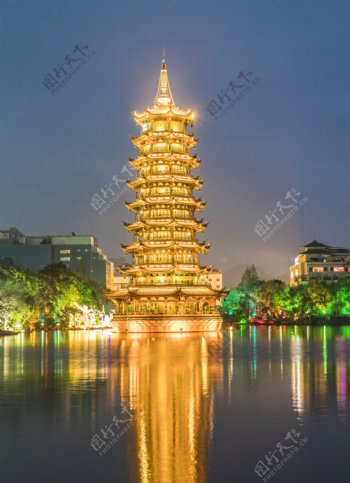 旅游城市桂林的日月塔