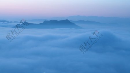 云雾缭绕山水风光