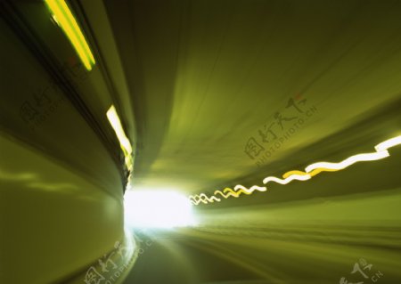 隧道的灯光